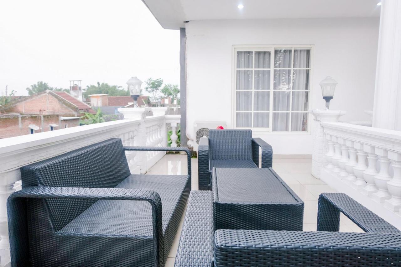Oyo 696 Hasanah Guest House Syariah De Saphire 말랑 외부 사진