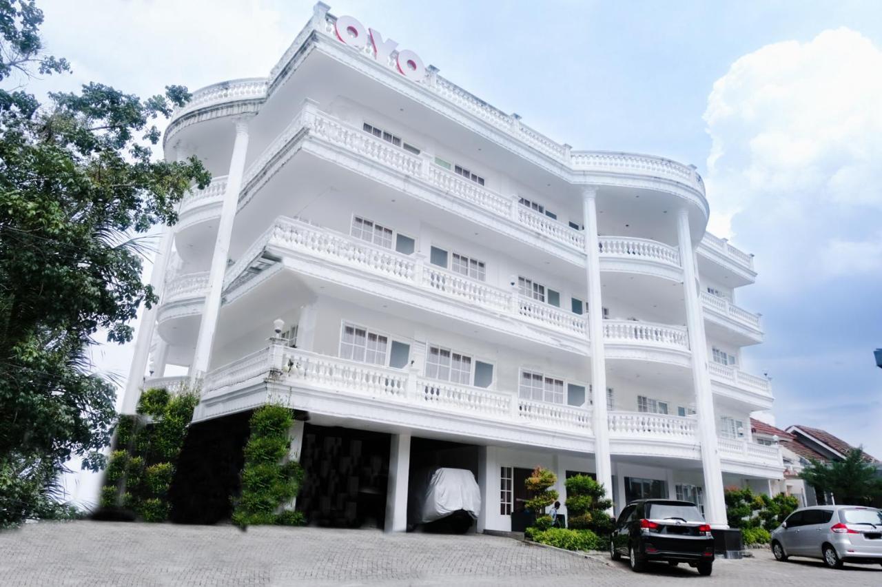 Oyo 696 Hasanah Guest House Syariah De Saphire 말랑 외부 사진