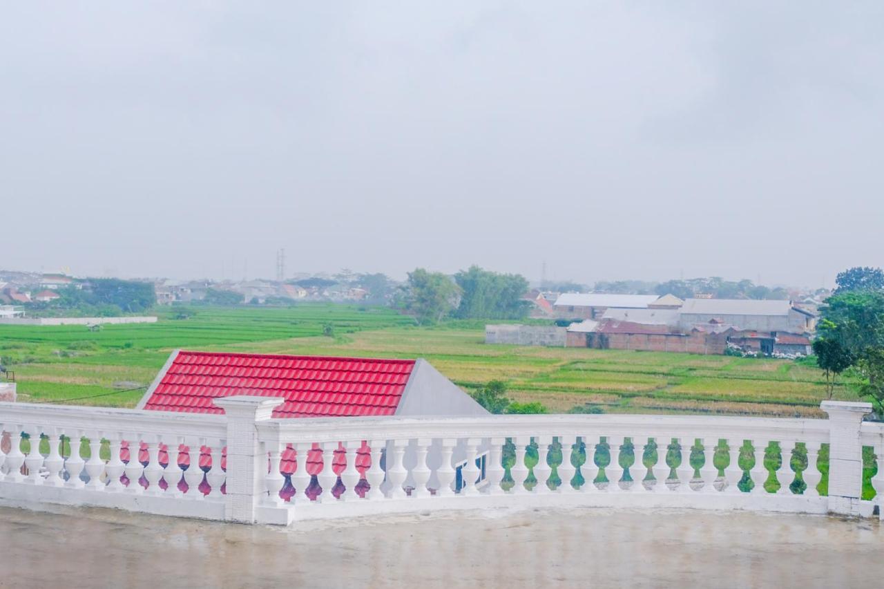 Oyo 696 Hasanah Guest House Syariah De Saphire 말랑 외부 사진