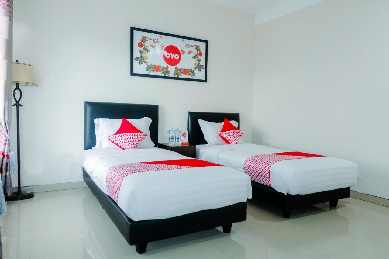 Oyo 696 Hasanah Guest House Syariah De Saphire 말랑 외부 사진