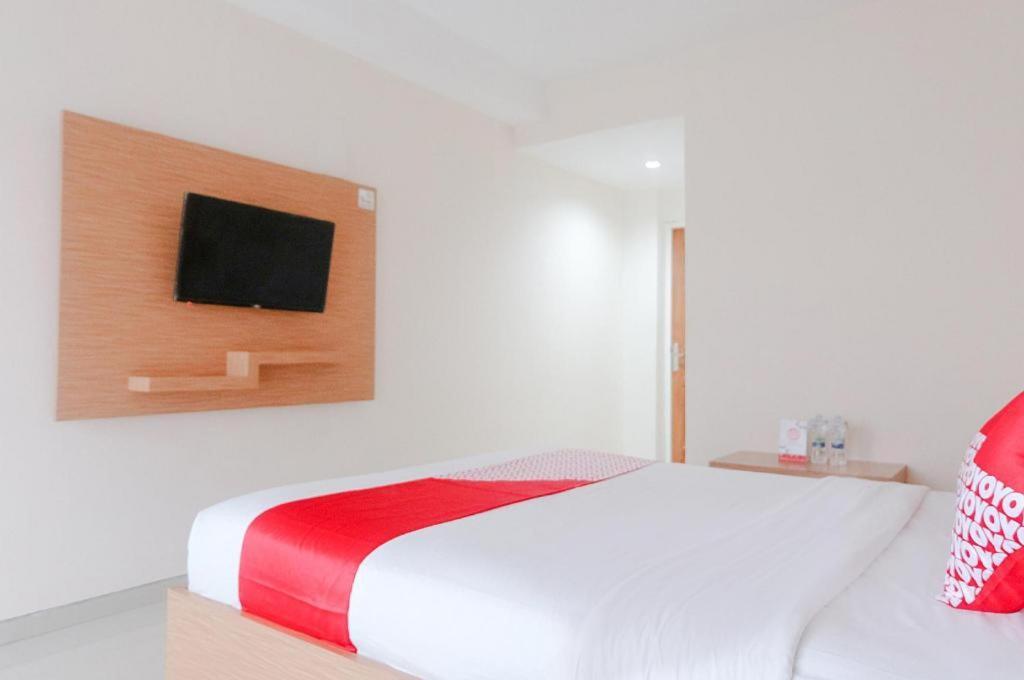 Oyo 696 Hasanah Guest House Syariah De Saphire 말랑 외부 사진