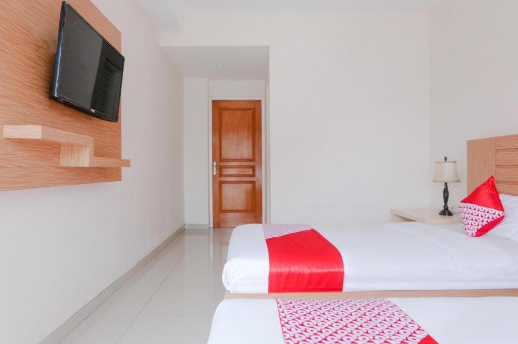 Oyo 696 Hasanah Guest House Syariah De Saphire 말랑 외부 사진